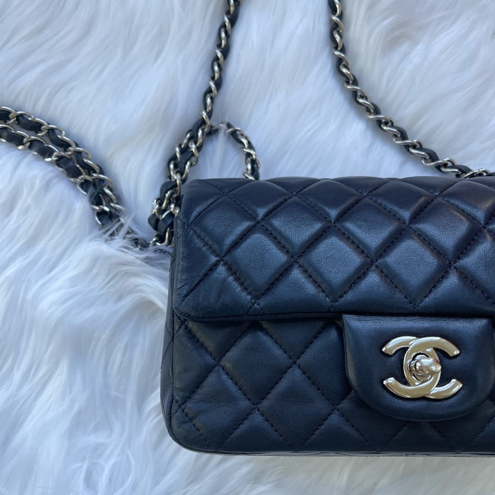 Chanel flap bag, very hard to find size! - Picture 10 of 17